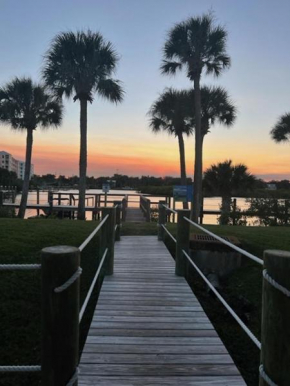 Dolphin Cove Cottage -2-1 Pet Friendly!